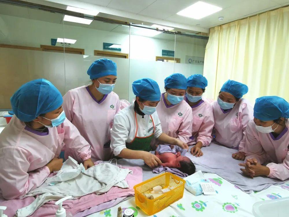 盈江县妇婴监护型护送